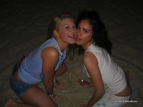 Lesbian girlfriends kissing; Amateur Lesbian 