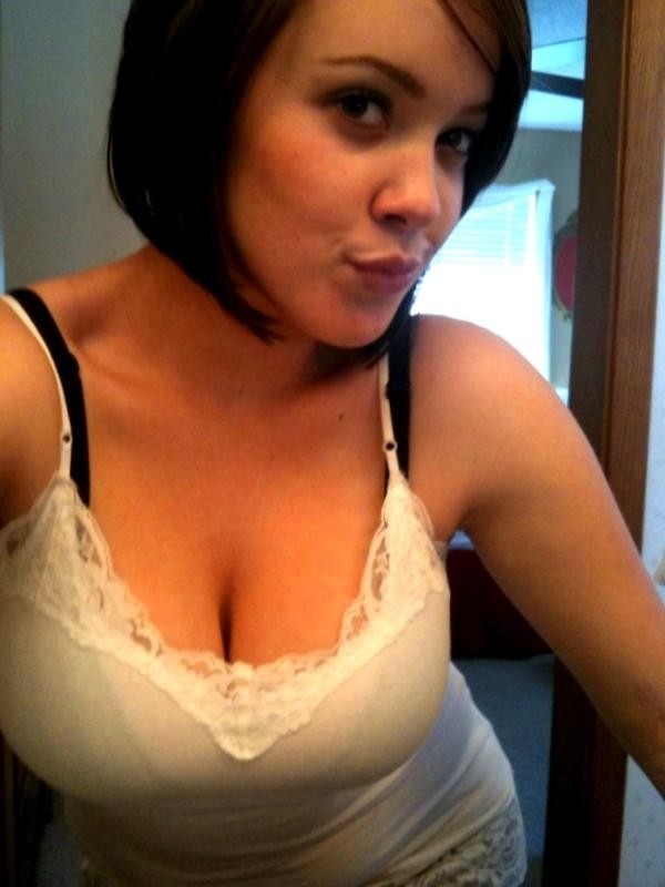 Busty Amateur Girls tight top selfshot cleavage; Amateur Babe Big Tits Teen College 