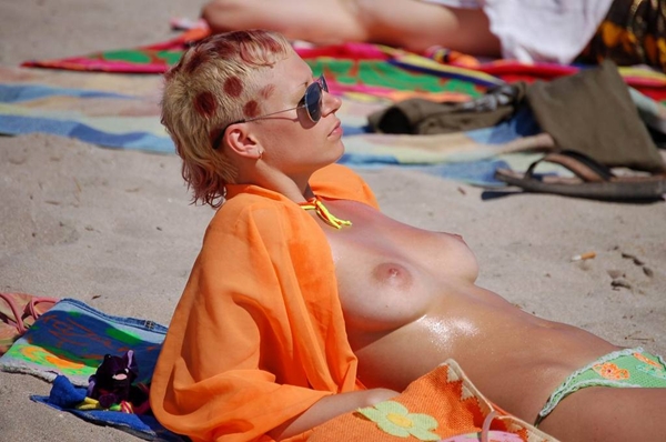 Pussy on Beach - Hot Beach Blonde; Amateur Beach 